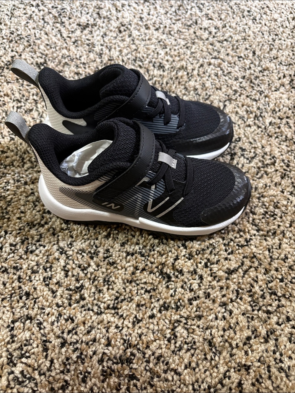 New Balance Rave Run v2 Bungee Lace Kids Black and White Athletic Sneakers